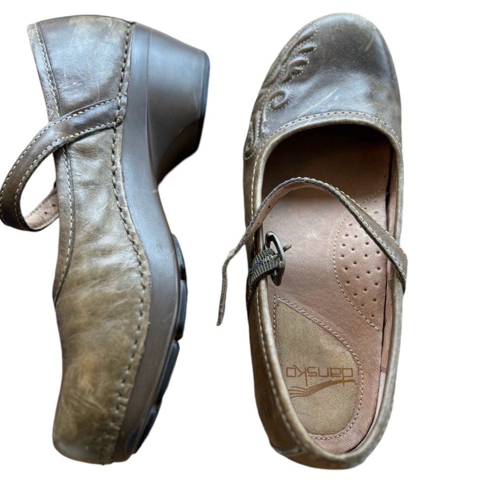 Dansko leather woman’s dress shoes size 38